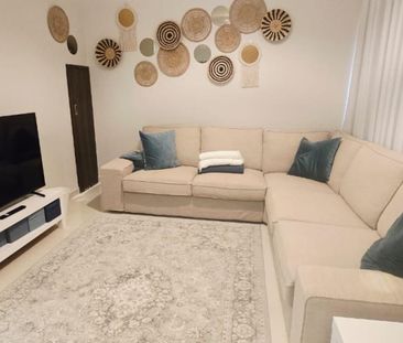 Stylish 3BR Fully Furnished | Near to Pool and Par - Photo 2