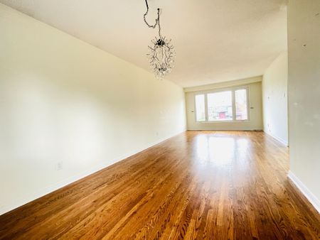 For Lease - 2249 Wyandotte Drive, Oakville, Ontario - Photo 2