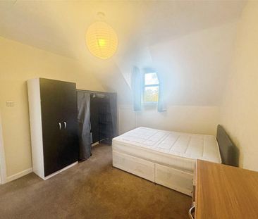 3 bedroom flat to rent - Photo 3