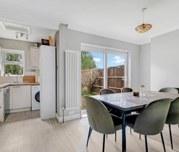 3 bedroom semi-detached house to rent - Photo 2