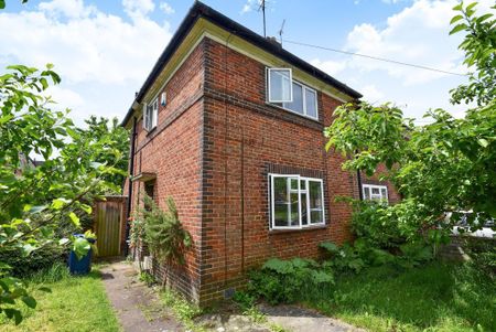 2 bedroom end of terrace house to rent - Photo 3