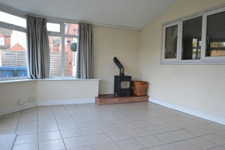 4 bedroom detached house to rent - Photo 2