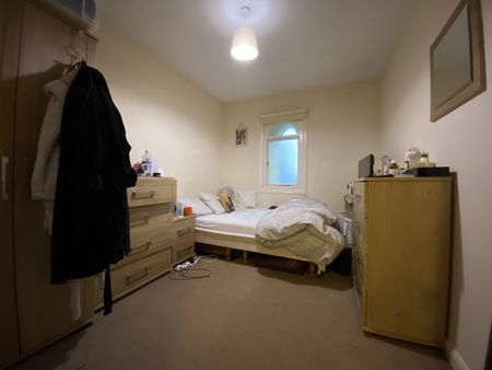 Adamsdown Church, Adamsdown Square - Photo 4