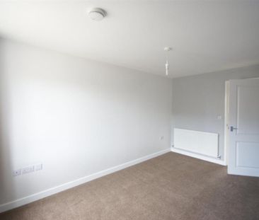 2 bedroom end of terrace house to rent - Photo 5