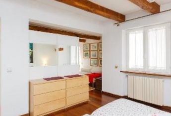 Center-Popolo: Modern, renovated 1 Bedroom, bath, kitchen. Parquet floors, bright, silent, located in beautiful villa near center, park, transport. Ref 847