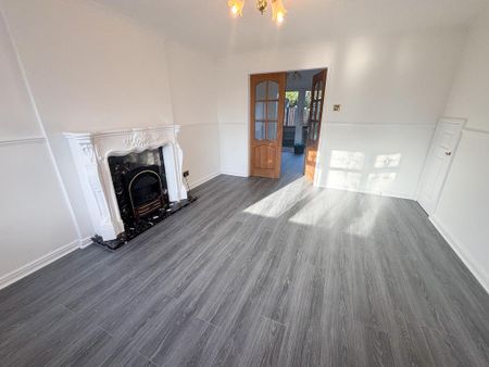 3 bedroom semi-detached house to rent - Photo 2