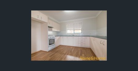 East Dubbo - Photo 5