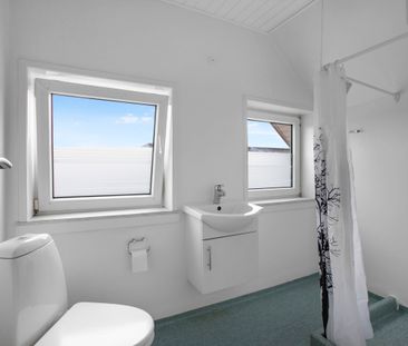 RUMMELIG OG INDBYDENDE LEJLIGHED I HOBRO-OMRÅDET - Foto 1