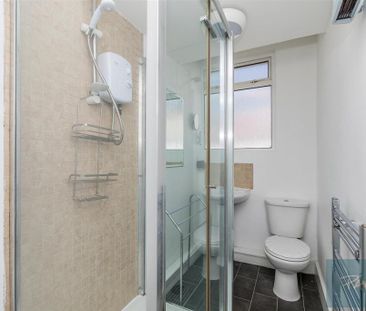 1 bedroom in a house share to rent - Photo 4