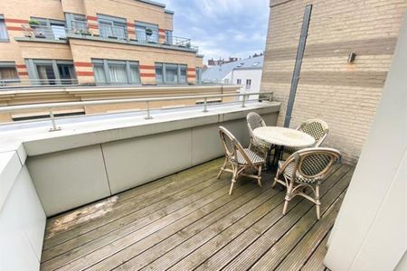 Proche de la Place du Luxembourg, appartement meublé 2 chambres avec terrasse - Photo 4