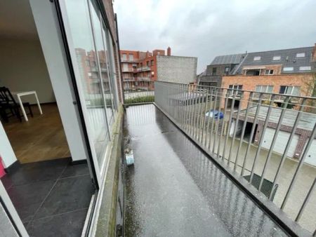 Ruim, sfeervol appartement met 2 slaapkamers, terras en een autostaanplaats in centrum van Geel! - Photo 4