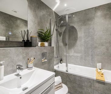 4 bedroom terraced house to rent - Photo 1