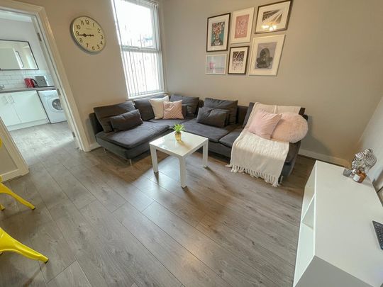 4 bedroom terraced house to rent - Photo 1