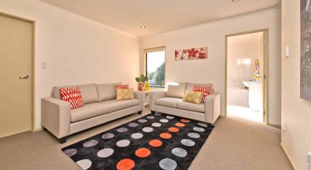 Spacious, Semi-Furnished Home in Manurewa - Available NOW! - Photo 2