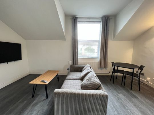 References Pending - 2 bed Apartment - Photo 1