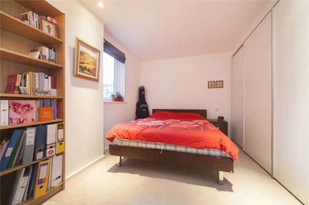 2 bedroom flat in Islington - Photo 2