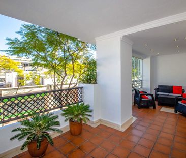 Middle Floor Apartment in Puerto Banús - Photo 2