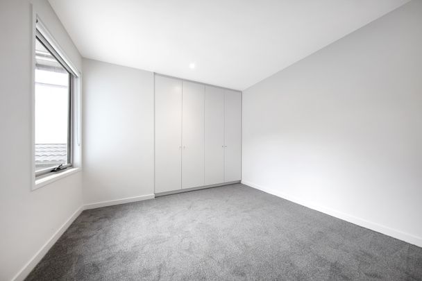 5 Sunhill Court, St Kilda East VIC 3183 - Townhouse For Rent | Domain - Photo 1