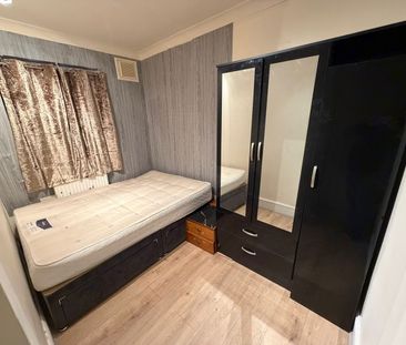 Room in a Shared House, Wheatley Road, TW7 - Photo 3