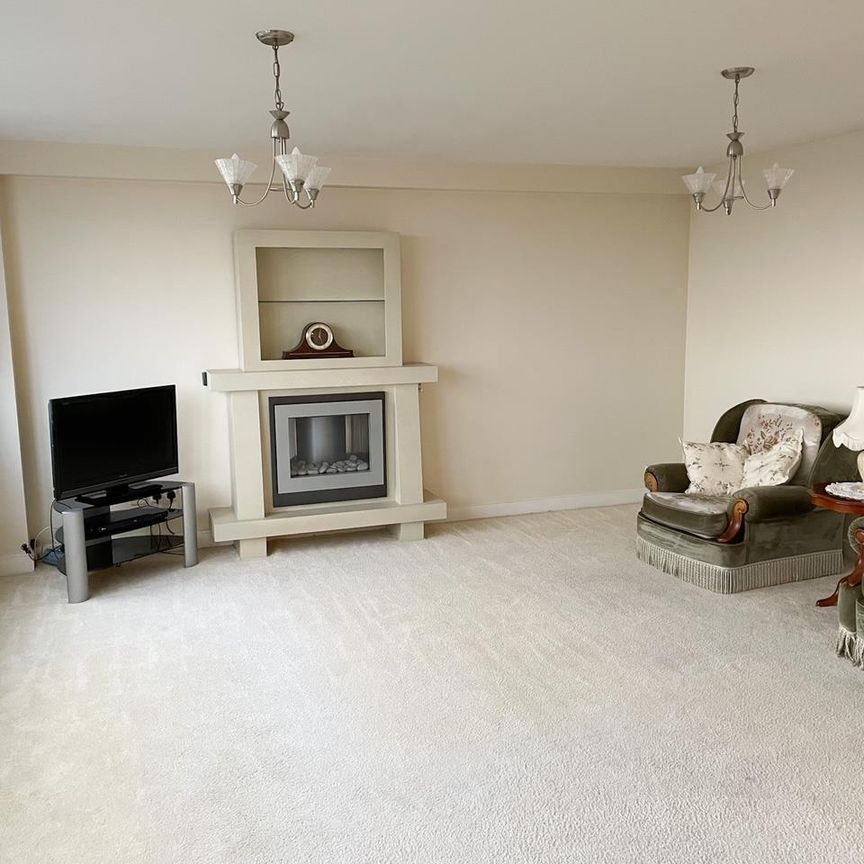 Oundle Road, Peterborough - Photo 1