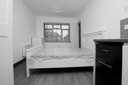 Studio to rent - Photo 3
