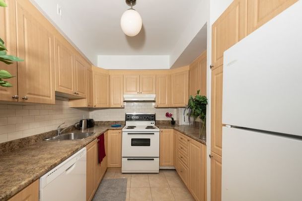 Master Room & Ensuite Bath - Regency - Photo 1