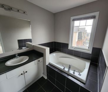 For Lease - 16 Saunter Court, Brampton, Ontario - Photo 3