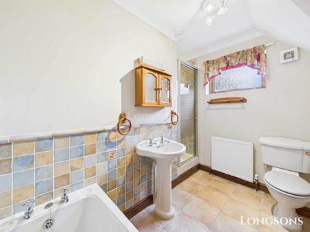 4 bedroom detached house to rent - Photo 4