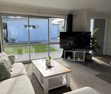 MODERN EASY LIVING IN KENSINGTON - Photo 2