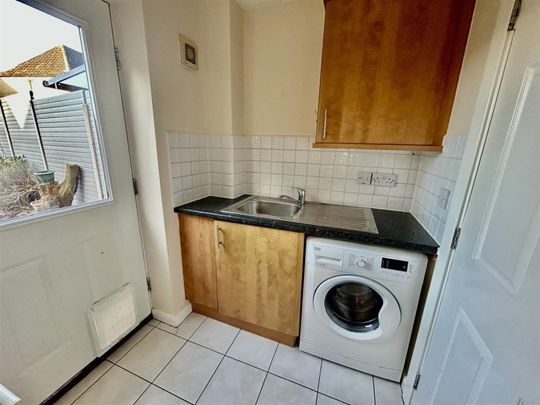 4 BED Town house To rent - Photo 1