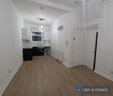 1 bedroom in a flat share to rent - Photo 5