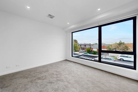 Brand New Townhouse- 4 Bedrooms 4 Ensuites - Photo 5
