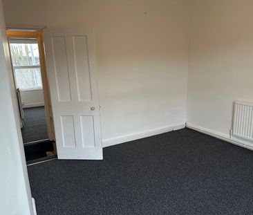 2 Bed Terraced House, Vale Road, NG4 - Photo 3
