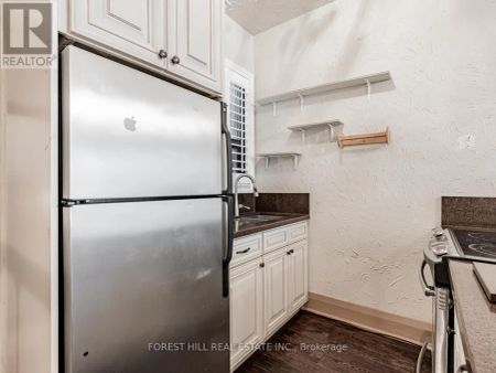 54 DE GRASSI STREET - Photo 2