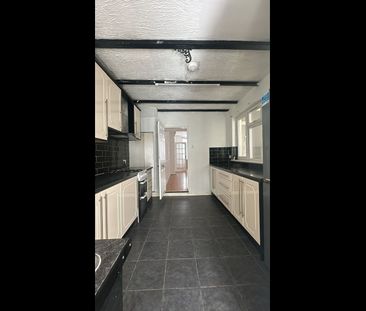 3 Bed Terraced House, Masterman Road, E6 - Photo 5