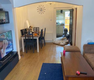 2 bedroom end of terrace house to rent - Photo 6