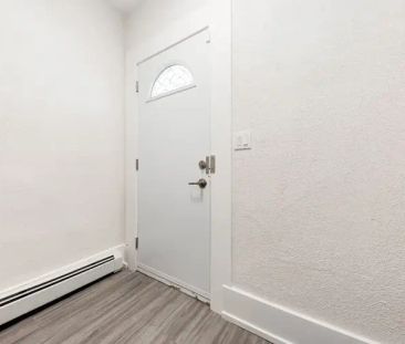 Just Renovated 1 bedroom & 1 bedroom top floor suite | 240 34 Avenu... - Photo 1