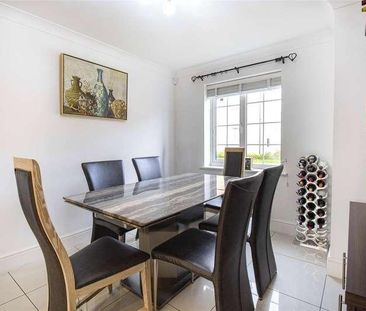 Collins Drive, Earley, Reading, Berkshire, RG6 - Photo 3