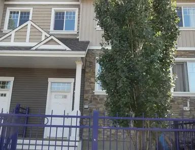 3 BR, DBL Garage Townhouse in Summerside | Edmonton - Photo 1