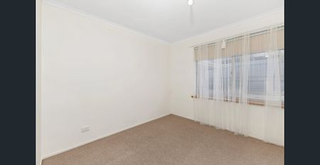 Spacious 4-Bedroom Family Home with Ducted Air Conditioning & Large Backyard - Photo 2