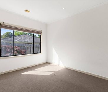 Large Family Home - Two Living Areas! - Photo 2