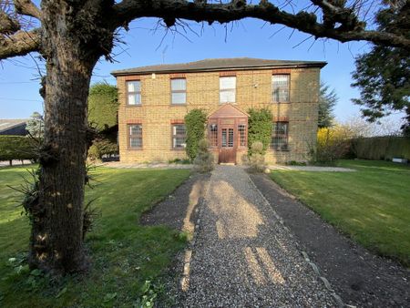 4 bedroom detached house to rent - Photo 3