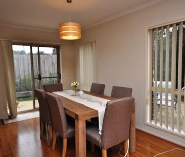 Three bedroom townhouse in great location - Photo 3