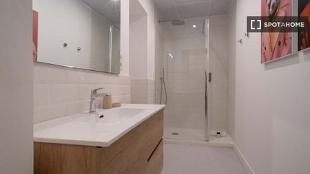 2 room luxury Flat for rent in Madrid, Spain - Photo 4