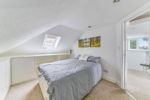 Second Avenue, London - Photo 1