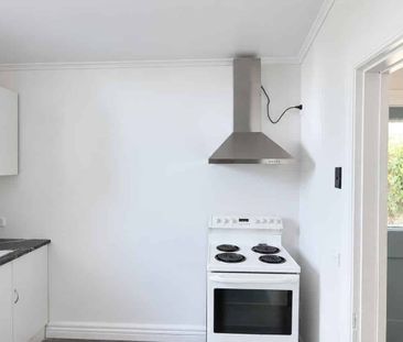 FIRST TWO WEEKS RENT FREE!! Spacious 5-Bedroom Home with Harbour Views - Photo 1
