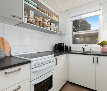 Effortless Living in a Prime Location - Photo 2