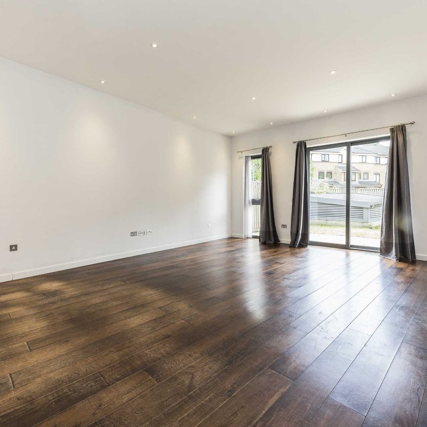 Gunnersbury Mews, Chiswick, W4, London - Photo 1