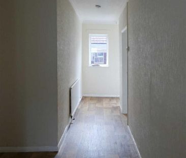 3 bedroom detached bungalow to rent - Photo 3