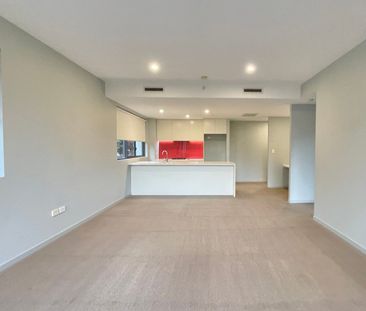 Large Modern One Bedroom plus Study Apartment in Fantastic Location - Photo 2